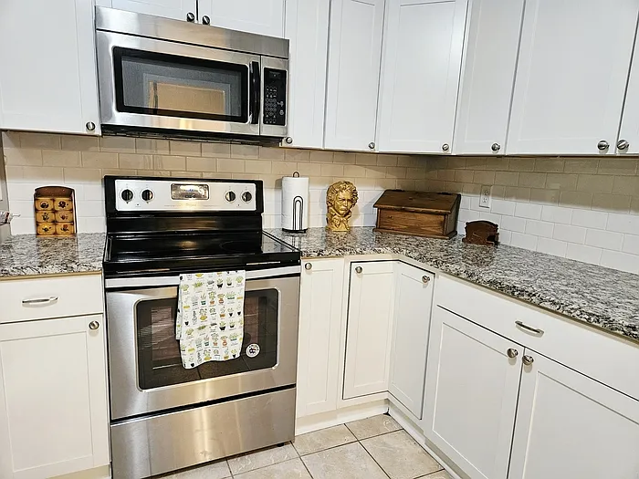 2 bed, 1.0 bath, $1,300 — Photo 4