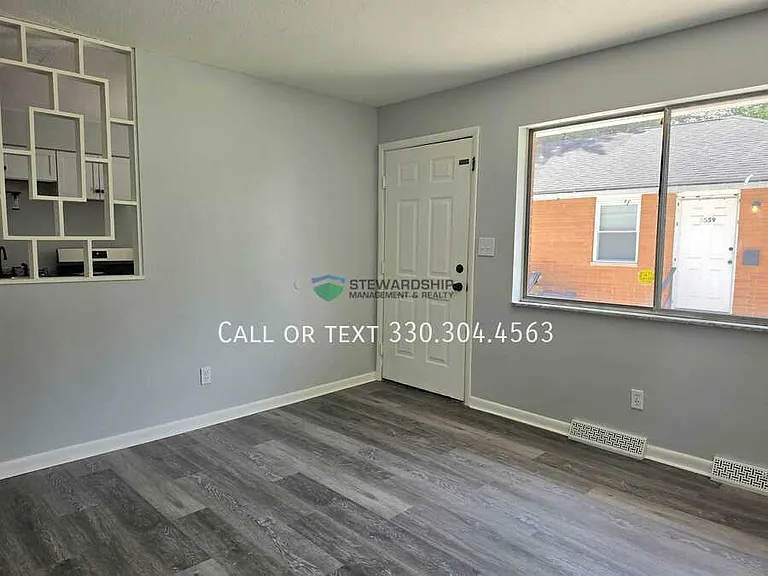 2555 Edwin Ave #2555 — Photo 12