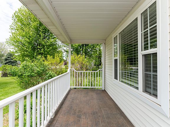 3rd image of 1151 Meadow Dr