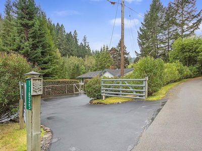 11825 Green Valley Rd, Sebastopol, CA, 95472