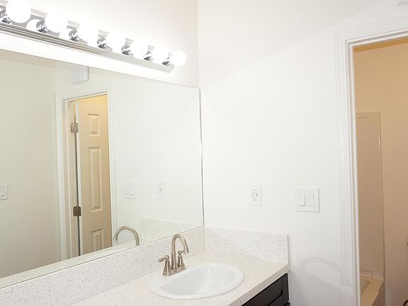 4th image of 346-350 Roosevelt St #350-07