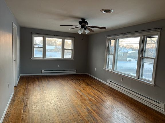 3rd image of 1917 Spring Rd APT 4