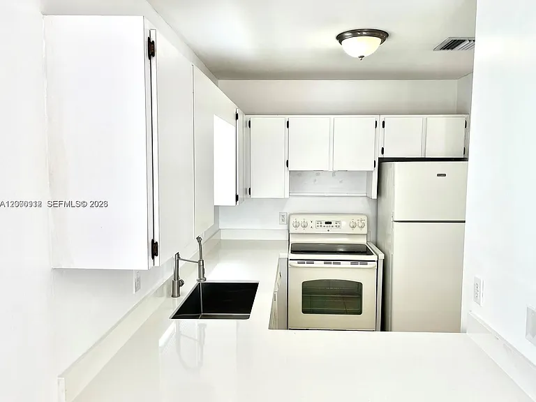 20044 SW 87th Pl #- — Photo 4