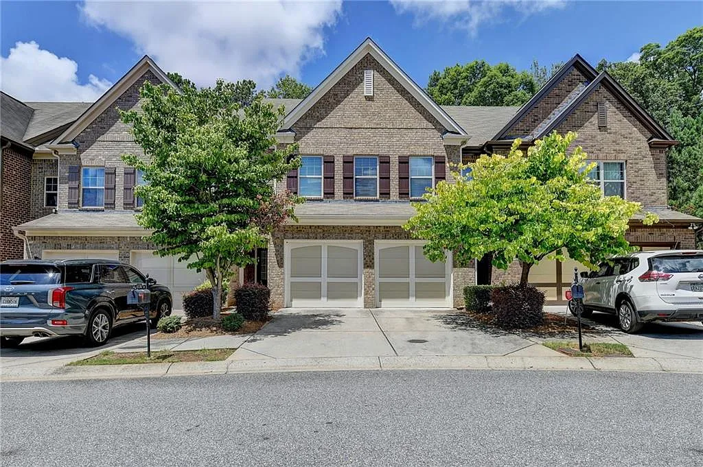 3 bed, 2.5 bath, $2,799 — Photo 1