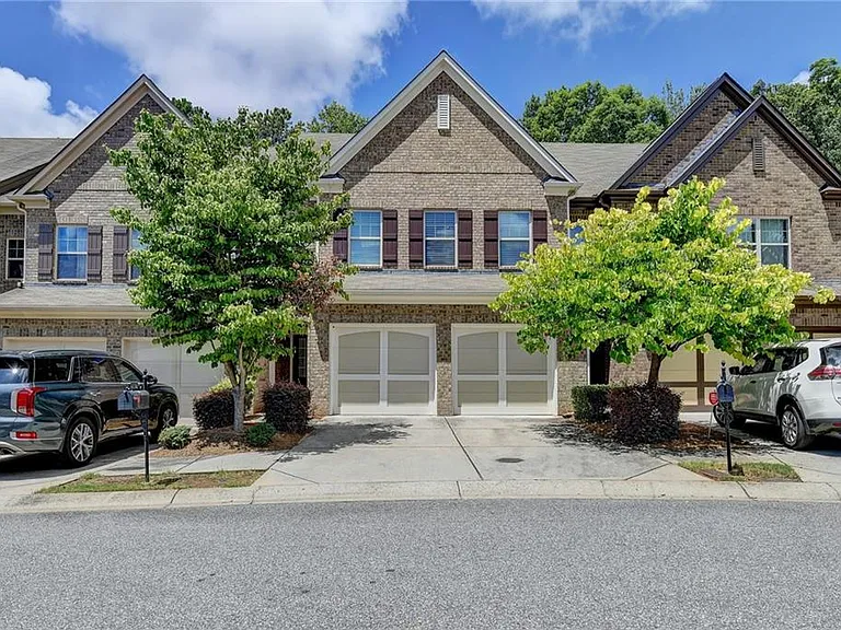 2152 Greencrest Cir — Photo 1
