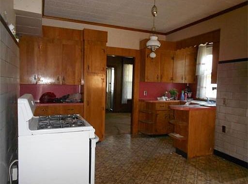 3rd image of 227 Farrington St