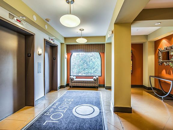 3rd image of 3000 Vanderbilt Pl APT 433