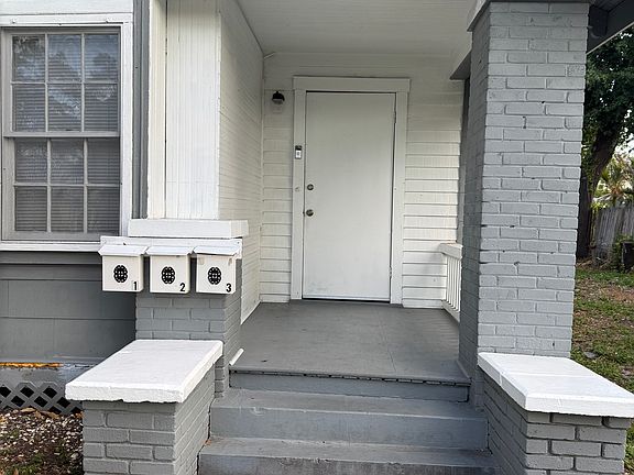 2nd image of 607 E Louisiana Ave APT 1