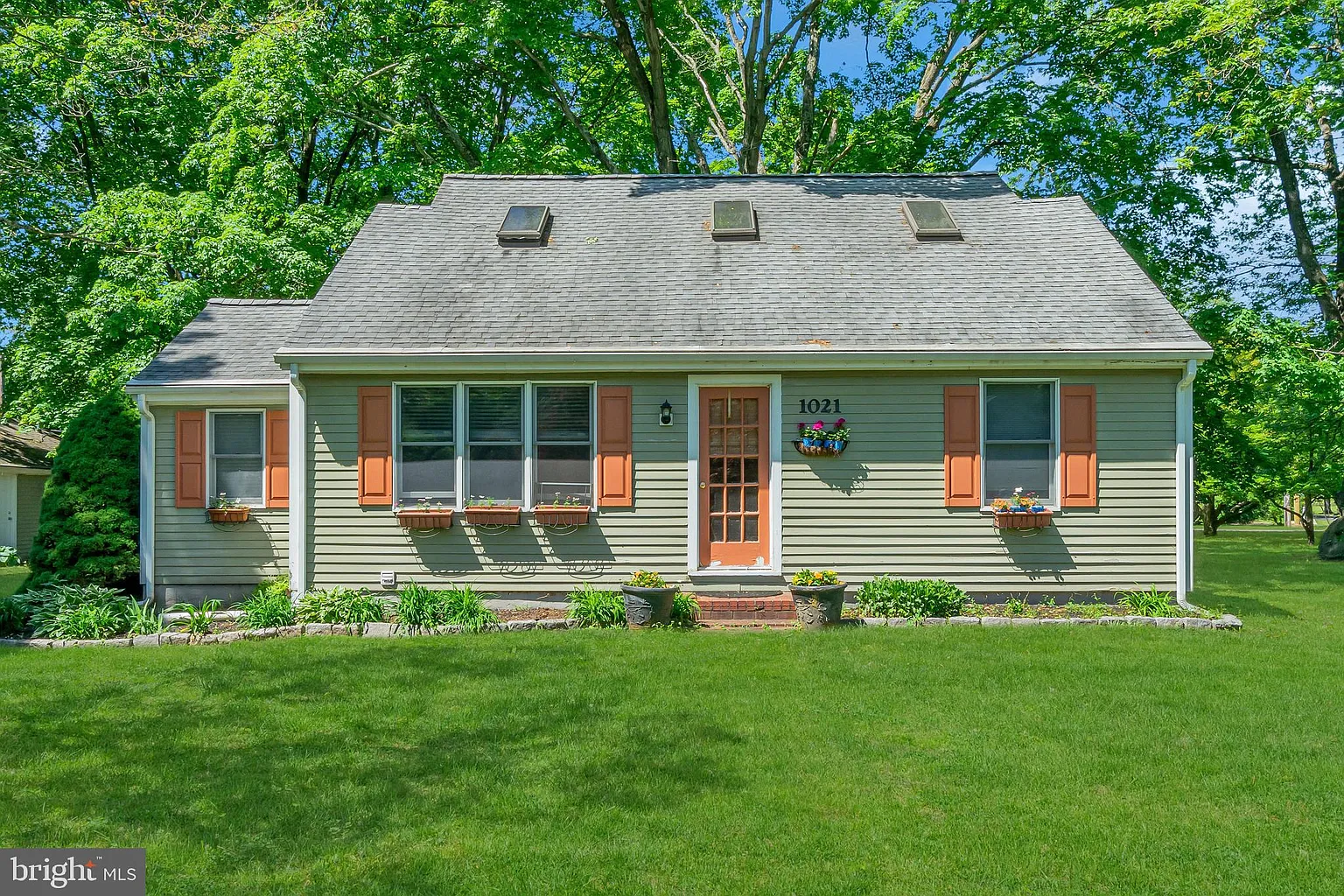 1021 Swayze Ave photo 1