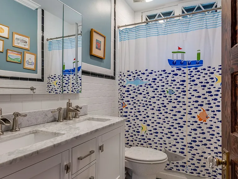 Full bathroom shower/tub combination.