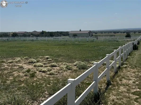 219 Top Notch Trl, Penrose, CO 81240