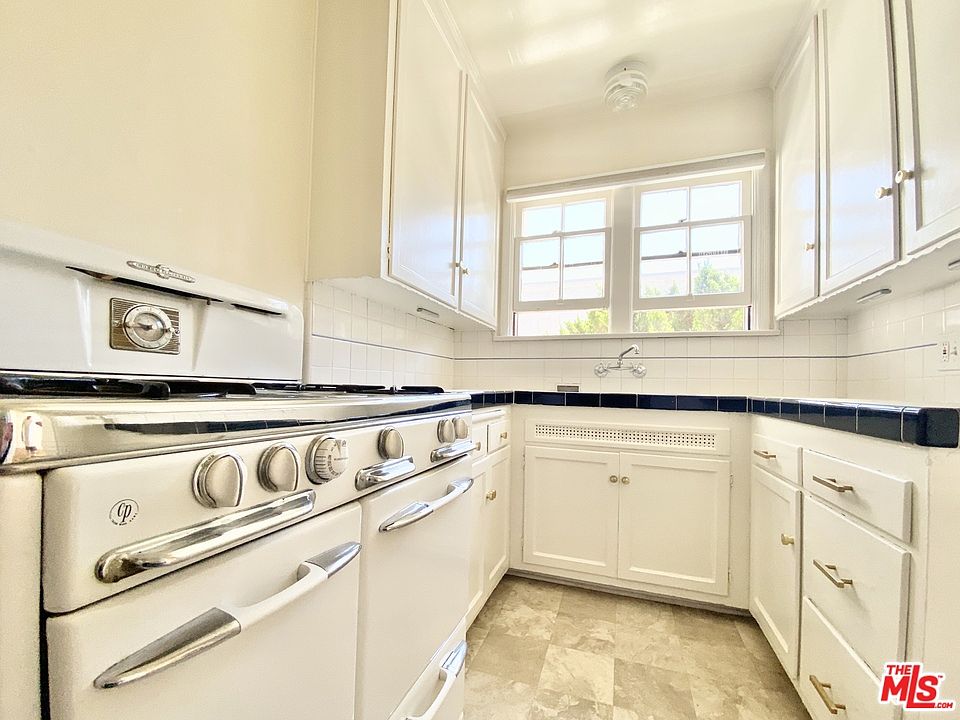 1st image of 2254 N Beachwood Dr #1C