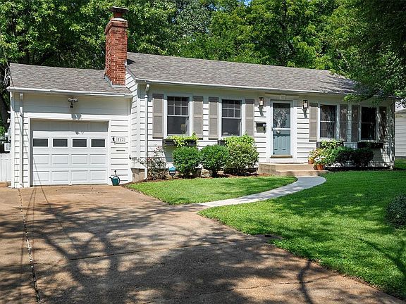 3rd image of 317 S Old Orchard Ave
