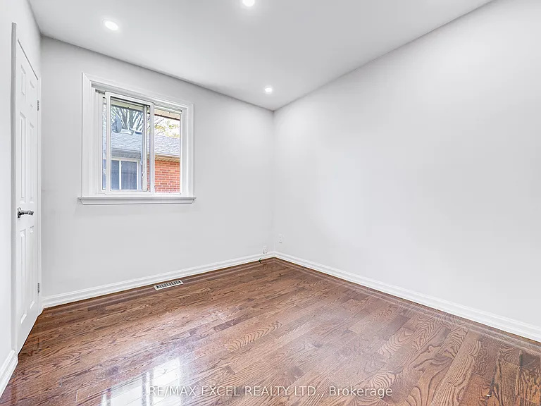 51 Tordale Cres — Photo 21