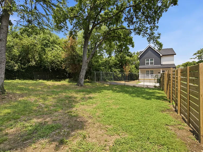 2336 Clifton Ave — Photo 26
