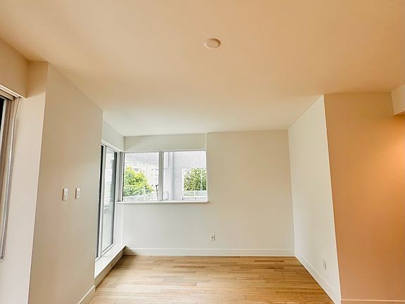 5th image of 1475 Foster St #203