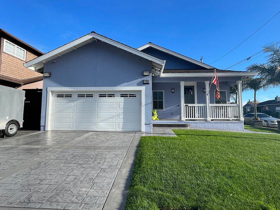 1st image of 300 Evergreen Dr