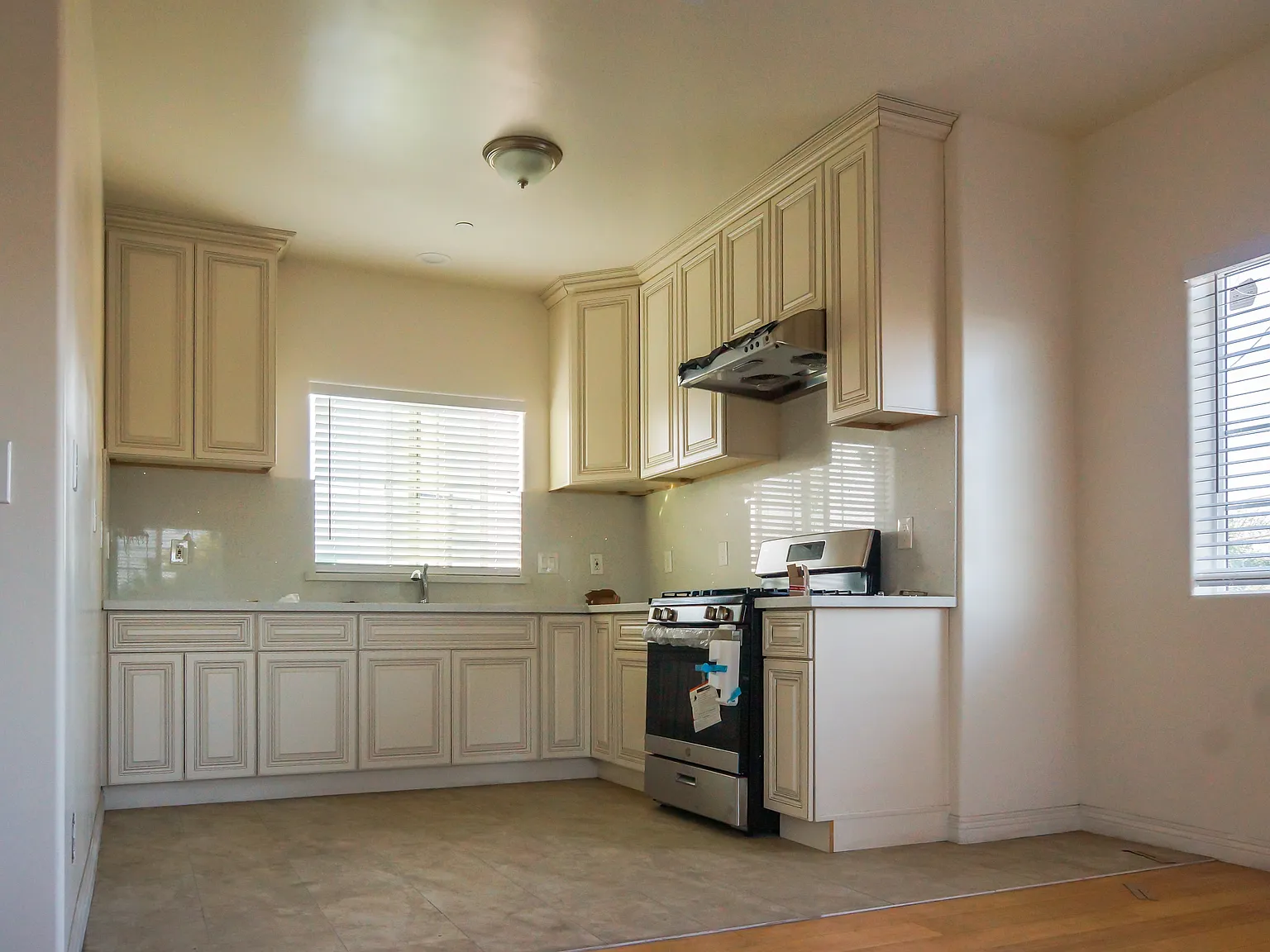 3 bed, 1800 sqft, $3,200 — Photo 2