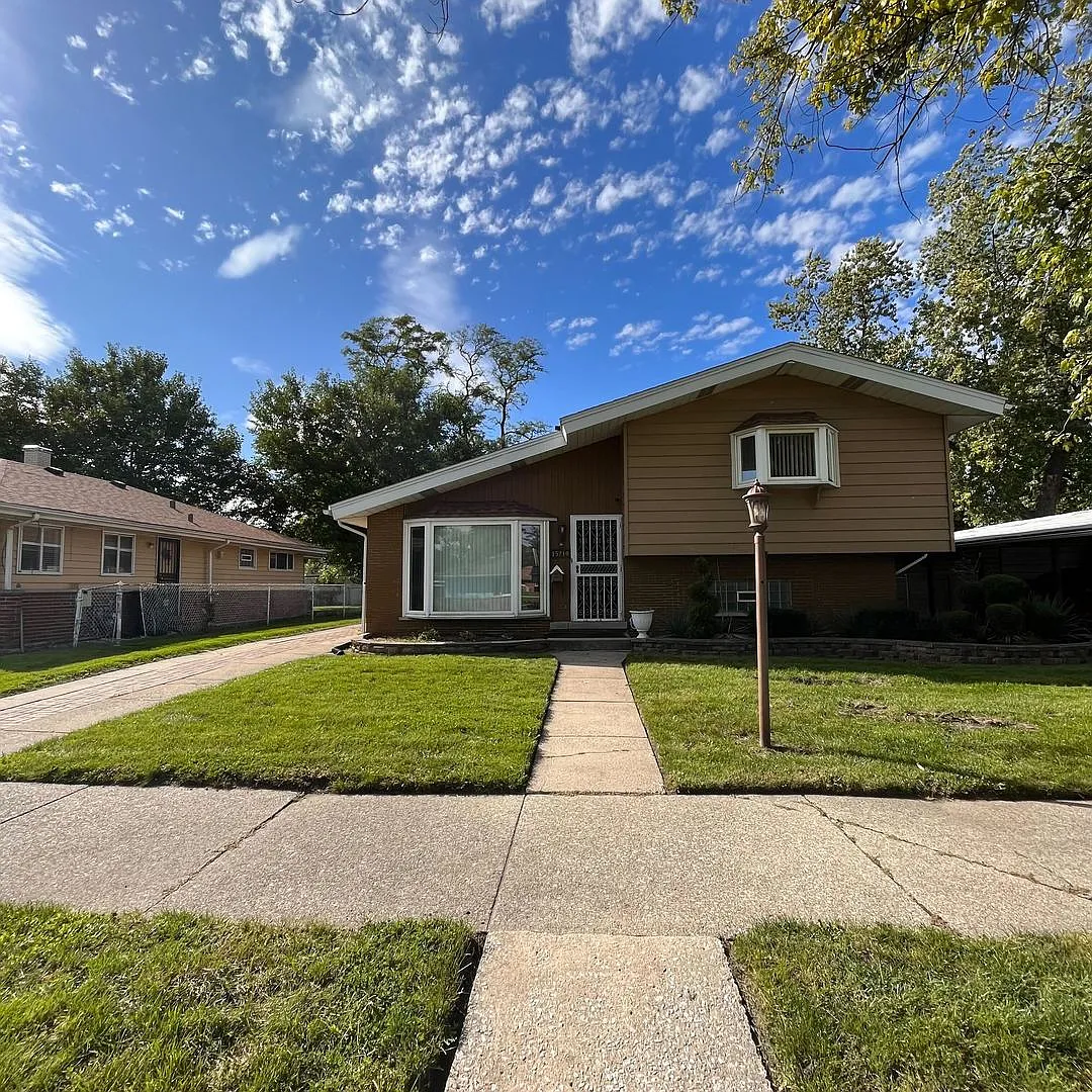 15210 Meadow Ln photo 1