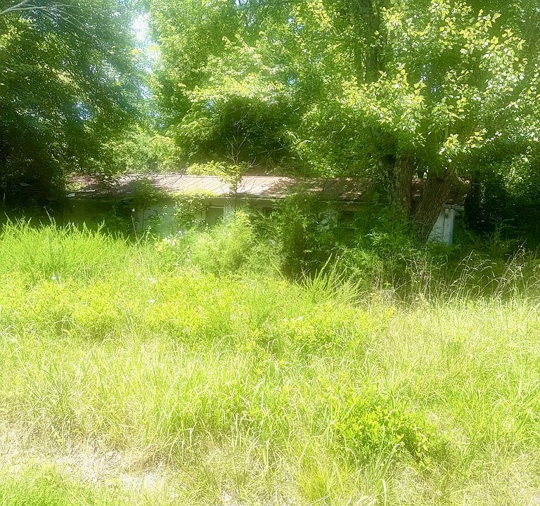 2nd image of 2424 Bennett Cir
