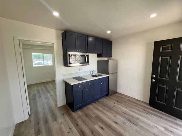136 W San Ysidro Blvd #1