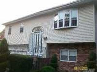 847 Shubert St, Baldwin, NY 11510