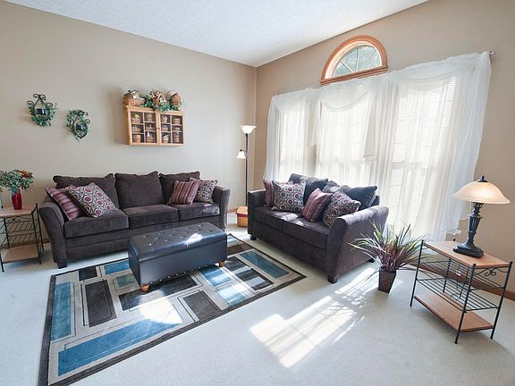 5th image of 8597 Oak Creek Dr