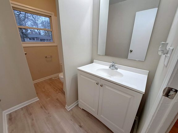 5th image of 3161 Winton Ave