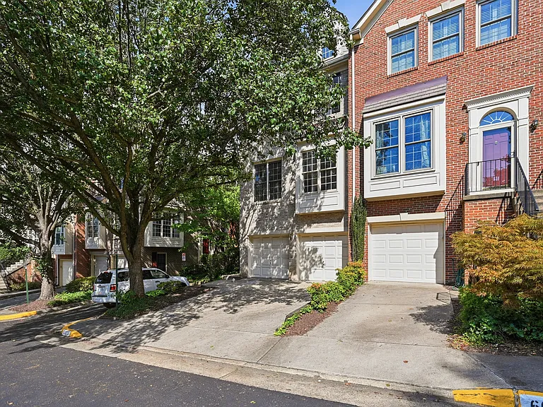 6030 Kelsey Ct — Photo 1