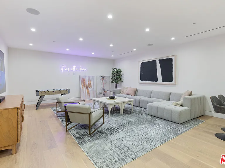731 N Curson Ave — Photo 53