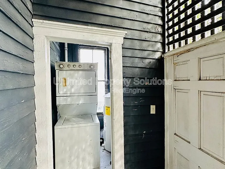 108 N 8th St #A — Photo 14