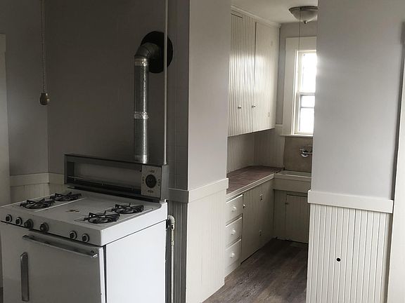 4th image of 197 Central St #17002339