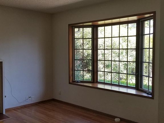 5th image of 562 Calero Ave