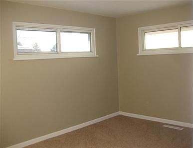 3rd image of 930 Stephen Dr W