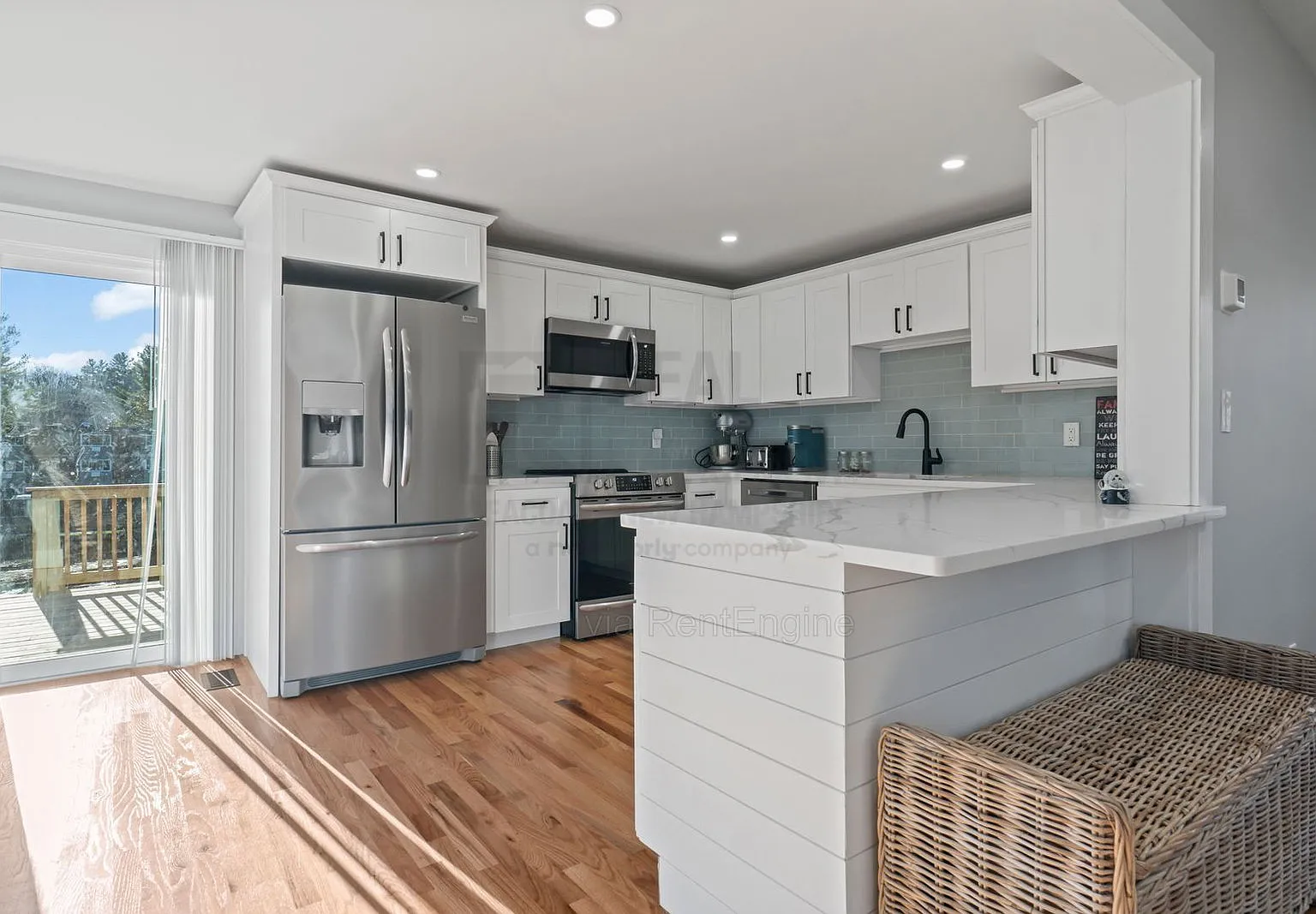 3 bed, 2.0 bath, 2114 sqft, $3,800 — Photo 4
