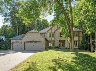 19555 Silver Lake Trl, Shorewood, MN 55331