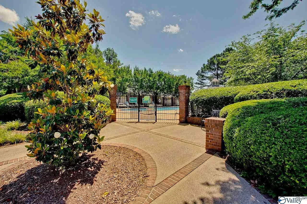 2 bed, 2.5 bath, 1680 sqft, $1,900 — Photo 2