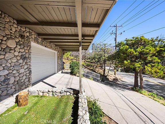 4th image of 1113 Grass Valley Rd