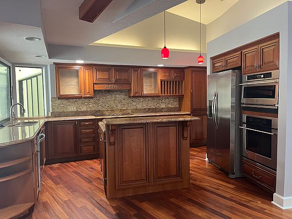 5th image of 334 River Bluff Dr