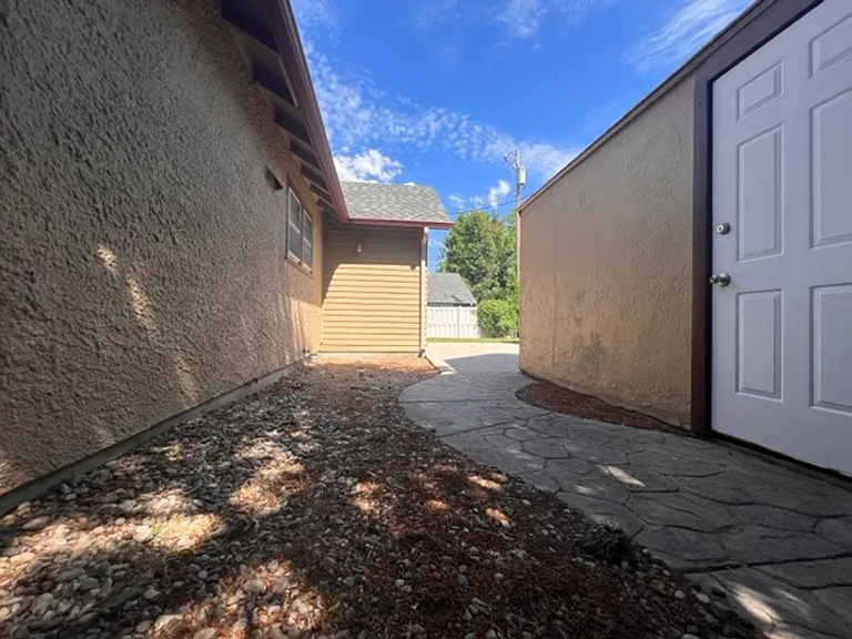 4022 N Christine St — Photo 23