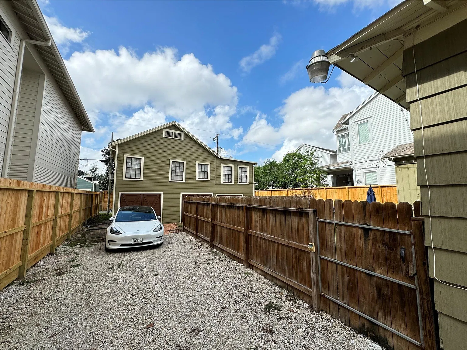 1 bed, 1.5 bath, 1366 sqft, $1,400 — Photo 4