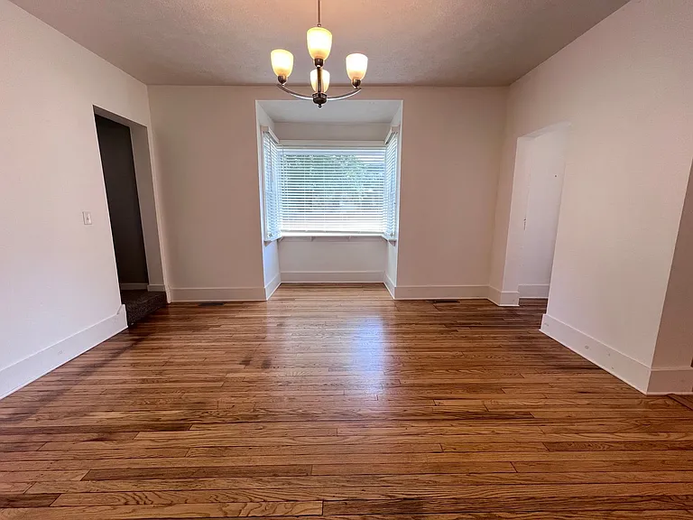724 Fairview Ave NE — Photo 3