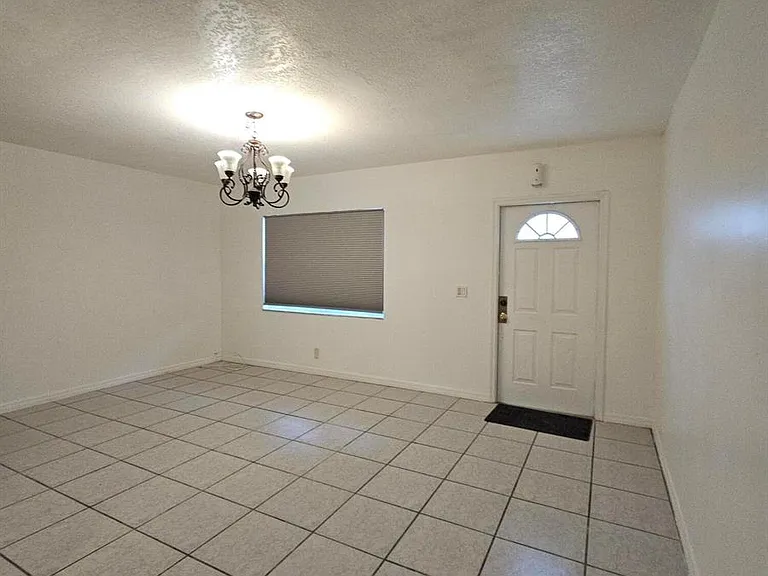 5050 SW 40th Ave #4 — Photo 10