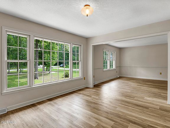 3rd image of 5610 Hillwood Street