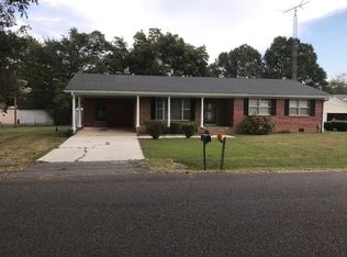 205 Michael St, Bolivar, TN 38008