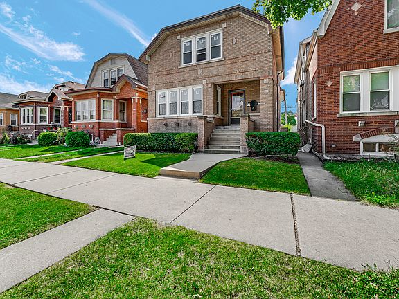 3rd image of 5133 W Wrightwood Ave