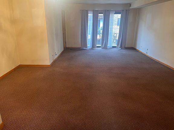 3rd image of 6441 N Northwest Hwy #D-3