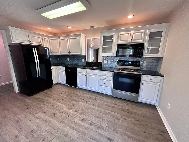 348 Diana Ct — Photo 10