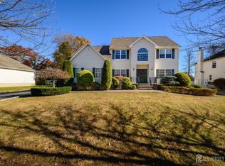 4 Sycamore Ct, Monroe Township, NJ 08831