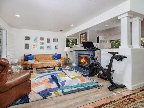 4th image of 33 Santa Monica St